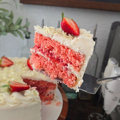 Strawberry Cake 
