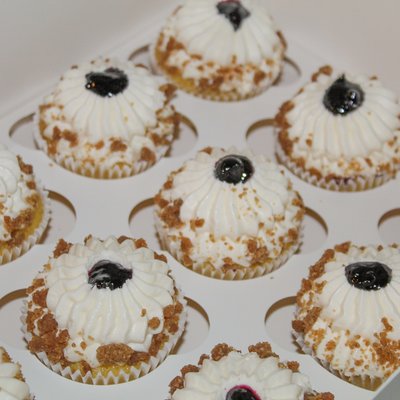 Blueberry Crisp Cupcakes 