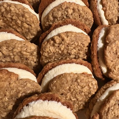 Cookie Cream Pie Tray - 4 Dozen Cream Pies
