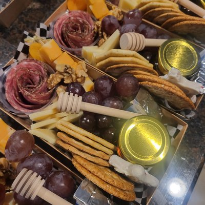 Charcuterie Boxes - 4ct