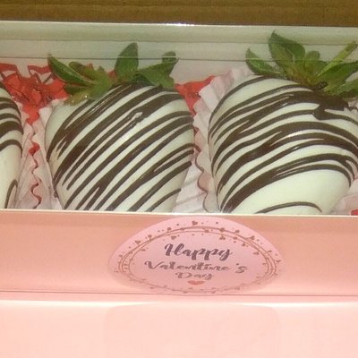 CHOCOLATE COVERED STRAWBERRIES 