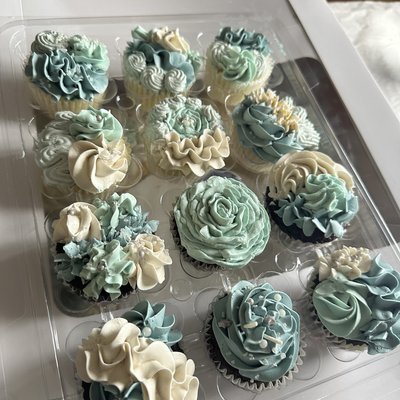 Dozen Cupcakes 