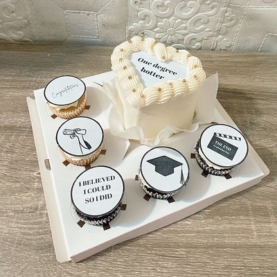 Graduation Cupcake Bento Boxes