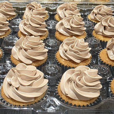 Vanilla w/ Chocolate Buttercream 