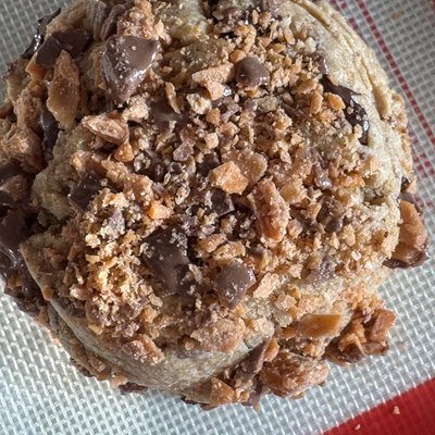 Peanut butter Butterfinger cookies 