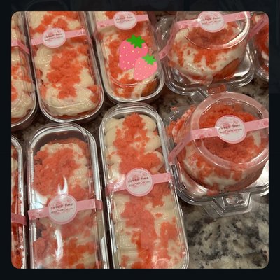 strawberry mini cake