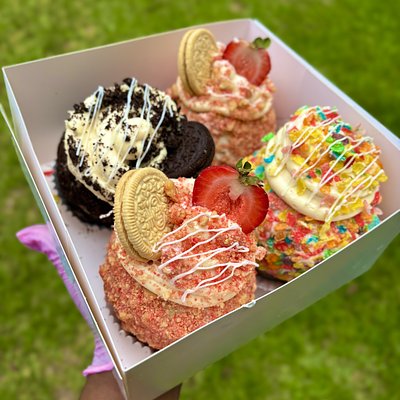 Variety Cheesecake Stuffed Gourmet Apple Box