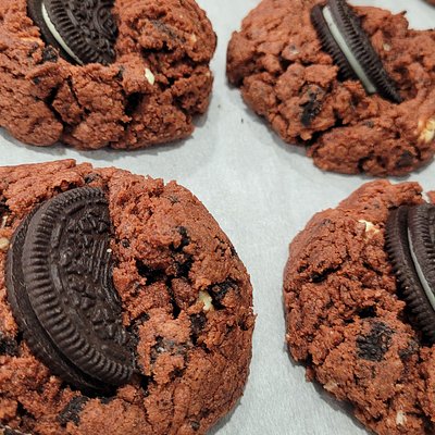 ❤️ Red Velvet White Chocolate Chip Oreo Cookies