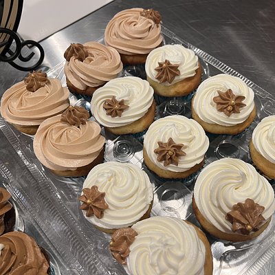 Tres Leches Cupcake Vanilla/Chocolate 