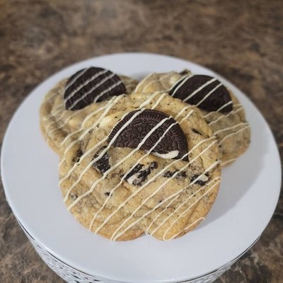 Cookie And Cream Stuffed Cookies