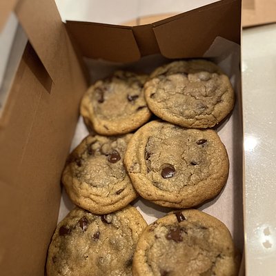 Browned butter choc chip cookies (12)