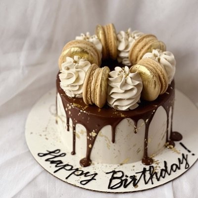 6-inch Mini Classic Celebration Cake + Drip + Macarons (Specify Drip Color In Notes)