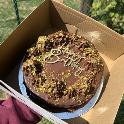 Custom Cakes 🎂 