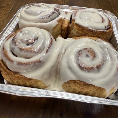 4 Count Cinnamon Rolls With Vanilla Frosting 