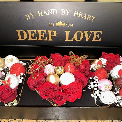 Custom “MOM” Strawberry Floral Gift Box