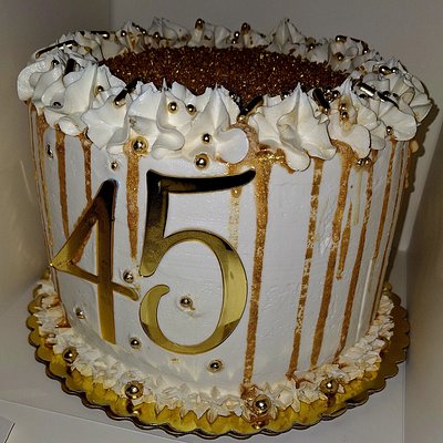 8" Strawberry w/ Vanilla Buttercream Icing