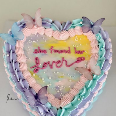 Vintage Heart Lambeth Cake 