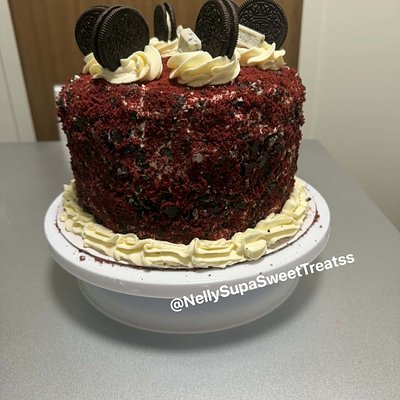 8’’ 2 Layer Crunch Cake