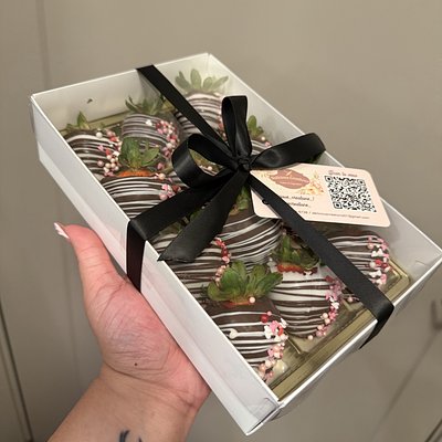 1 Dozen Chocolate Strawberries 