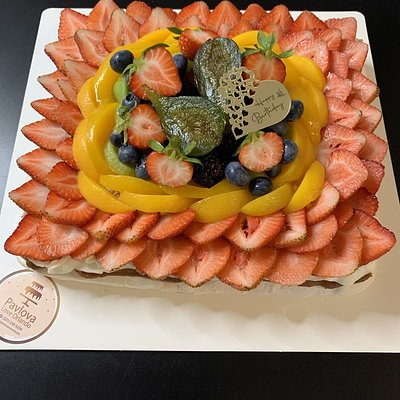 Pavlova Mediana Cuadrada De Frutas Mixtas/ Pavlova Mediana Cuadrada De Frutas Mixtas 