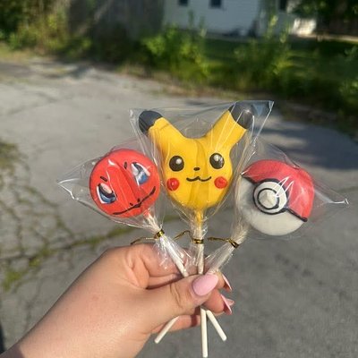 Character Cake Pops (1 Dozen)