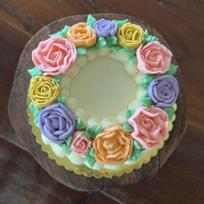 Buttercream Roses: (selection option available after cake size is picked)