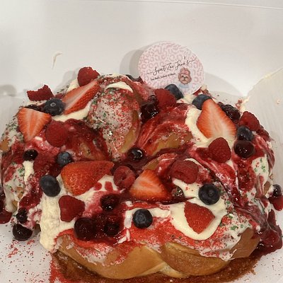 Chantilly King Cake (seasonal) 