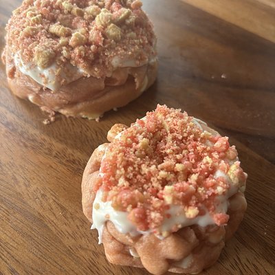 Deluxe Strawberry Crunch Cookies (4 Count)