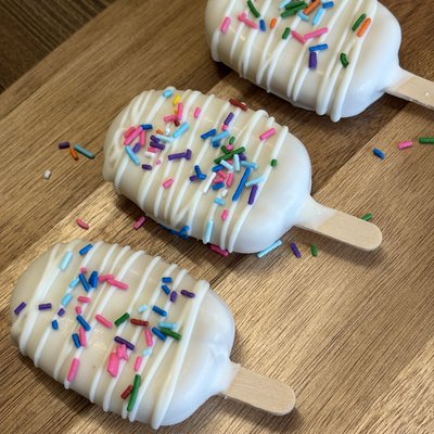 Cakesickles