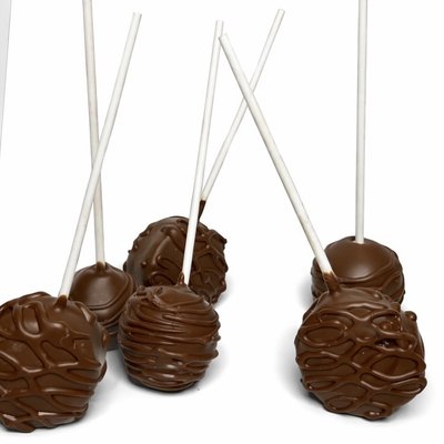 Chocolate Cake Pops With basic Chocolate Dip
