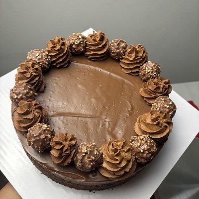 Ferrero Rocher Cheesecake 