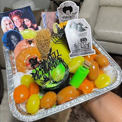 Hocus Pocus Theme BIGGEST SHAREABLE 2 FLAVORS BOX “Want It All” Candy Box. Two Candy Pickles, 3 Candy Pineapples, 10 Regular Candy Grapes, 6 Glitter “poison Theme” Candy Grapes,  Sour Candy Gel In Mini “poison Theme” Bottle  