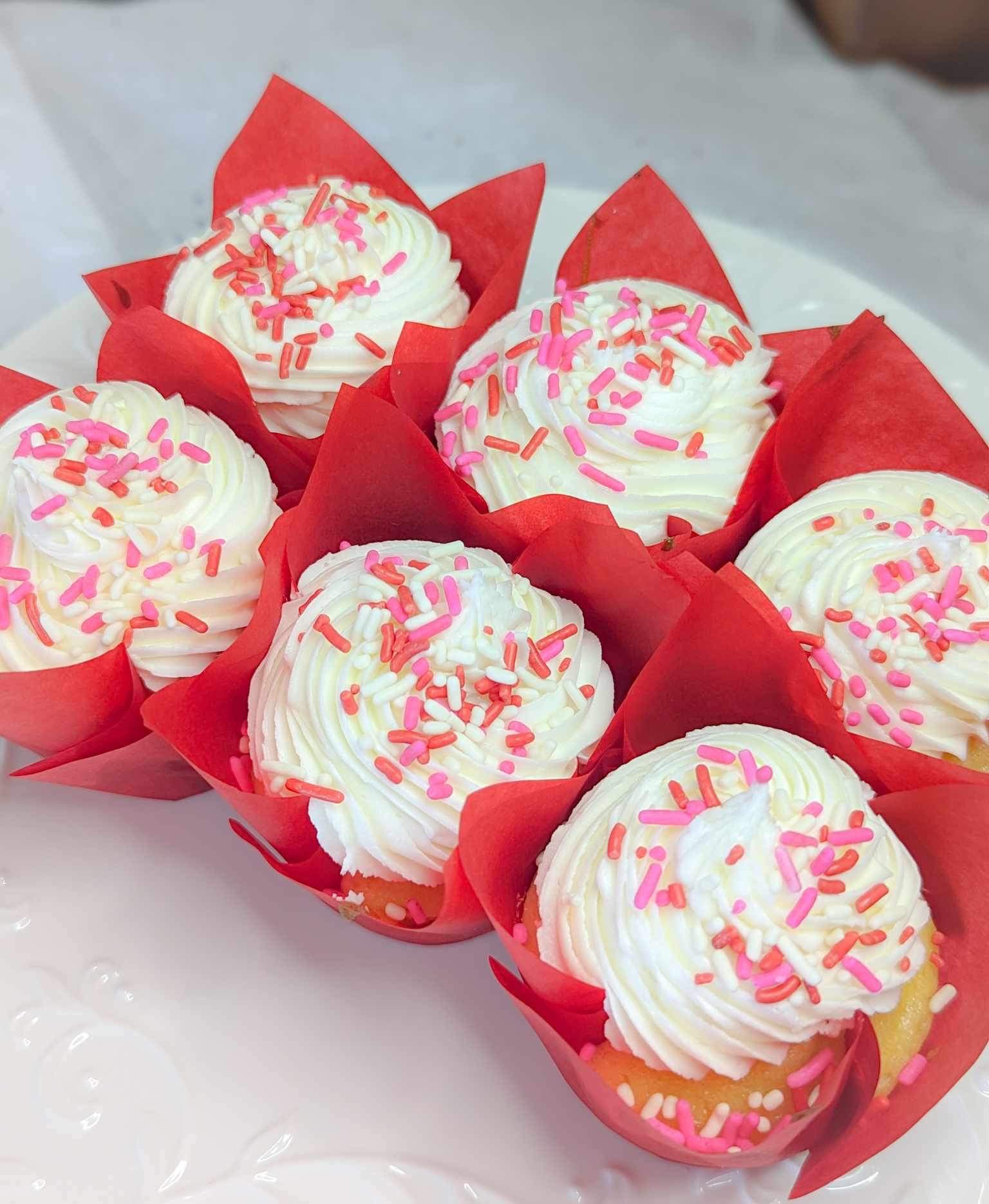 Vanilla Valentine’s Cupcakes With Buttercream 
