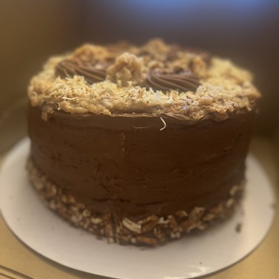8-9" Round Two Layer Cake