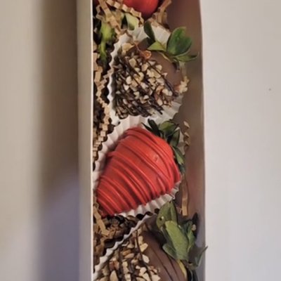 One Rose 🌹 And 4 Or 6 Strawberries 