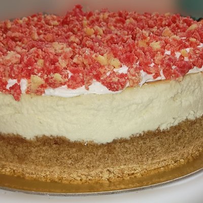 Strawberry Crunch Cheesecake 