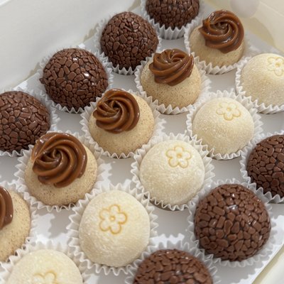 Gift box with 12 brigadeiros