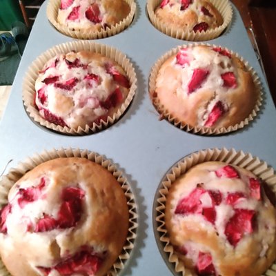 Strawberry Muffins ( 6 Jumbo) 