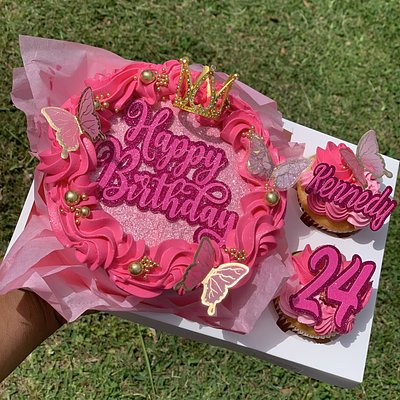 Bento Cake Box With Cupcakes