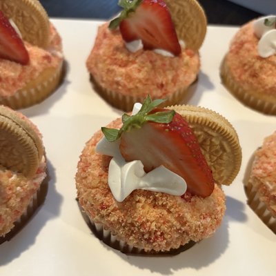 Strawberry Crunch Cupcakes