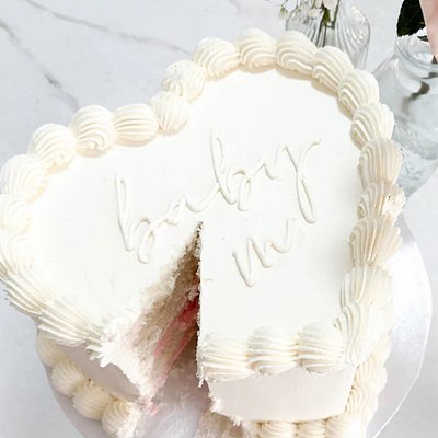 Gender Reveal Vintage Heart Cake (8-inch Heart 3 Layers) 