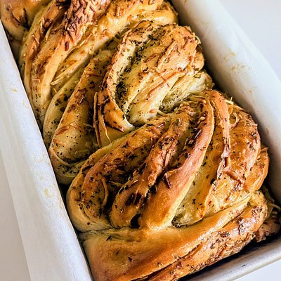 Parmesan Garlic & Herb Twist Bread
