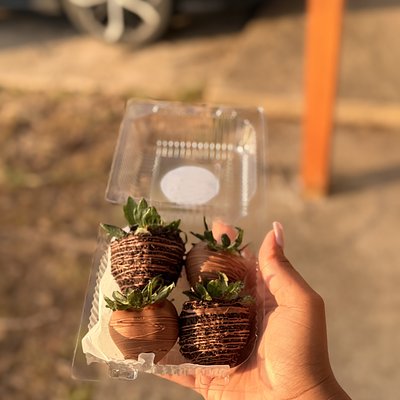 Chocolate-Covered Strawberries – 4 for $15