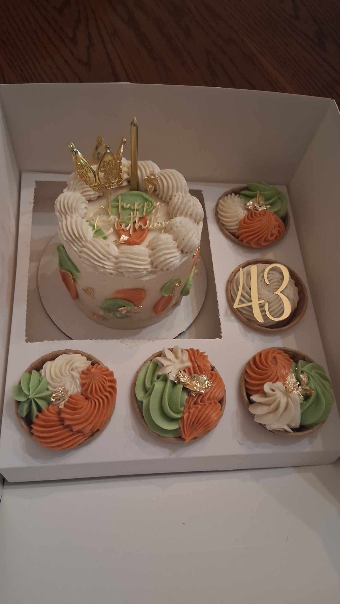4 Inch  Custom Bento Box With 5 Cupcakes 