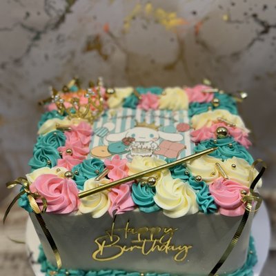 9 Inch Square Cake 