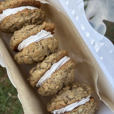 Oatmeal Cream Pies (4 Count)
