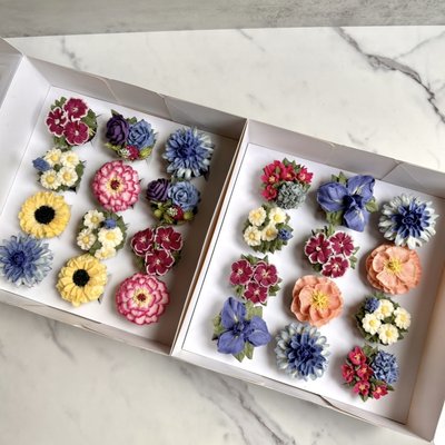 Box of 12 Mini Floral Cupcakes 