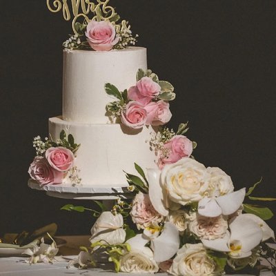 2-tier round cake 6" & 8"' (40-50ppl)