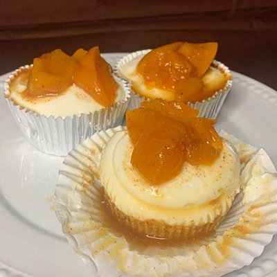 Peach Cobbler Cheesecake Cups
