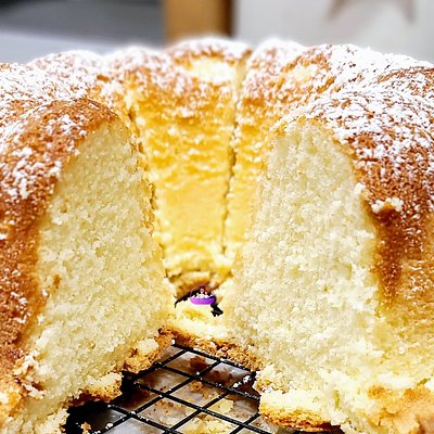 Ms. Green's 7-Up Pound Cake